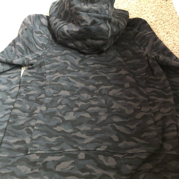 Lululemon camo scuba jacket - Picture 3 of 4